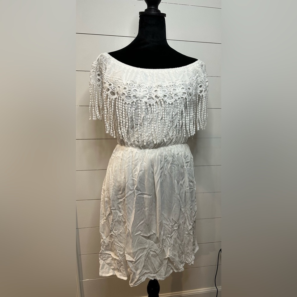 Love this dress can be worn on or off the shoulders